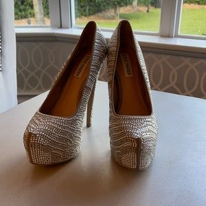 Steve Madden crystal platform pump